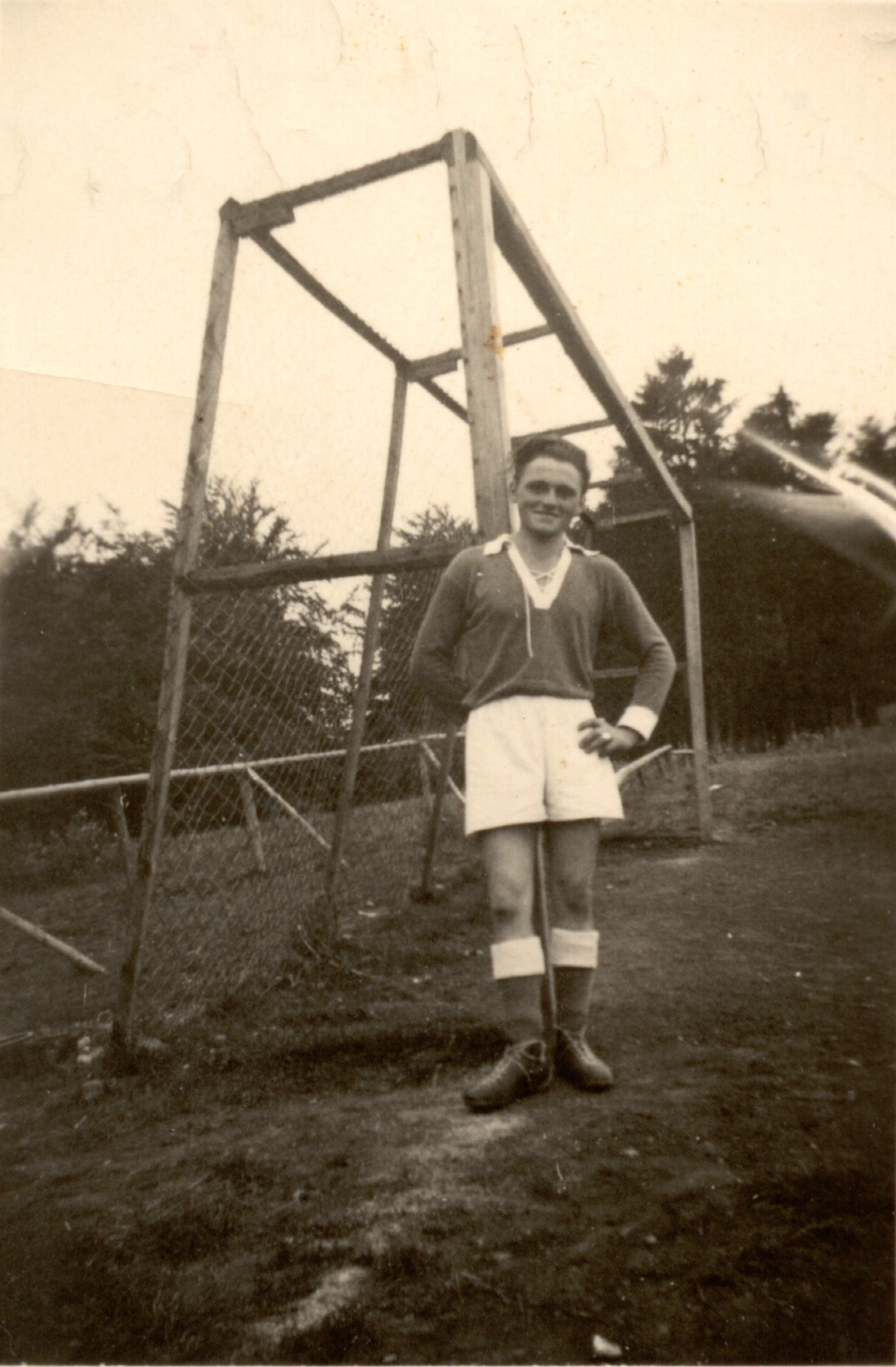 Ewald Lerch am Tor auf der Birkete